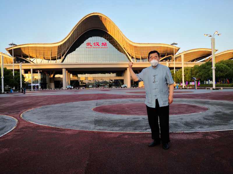 张保和赴武汉拍摄　用真情向两会献礼