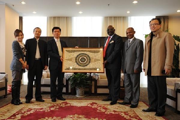 我会常务副会长蓝军同志会见中非共和国驻华大使埃玛纽埃尔•图阿布瓦先生