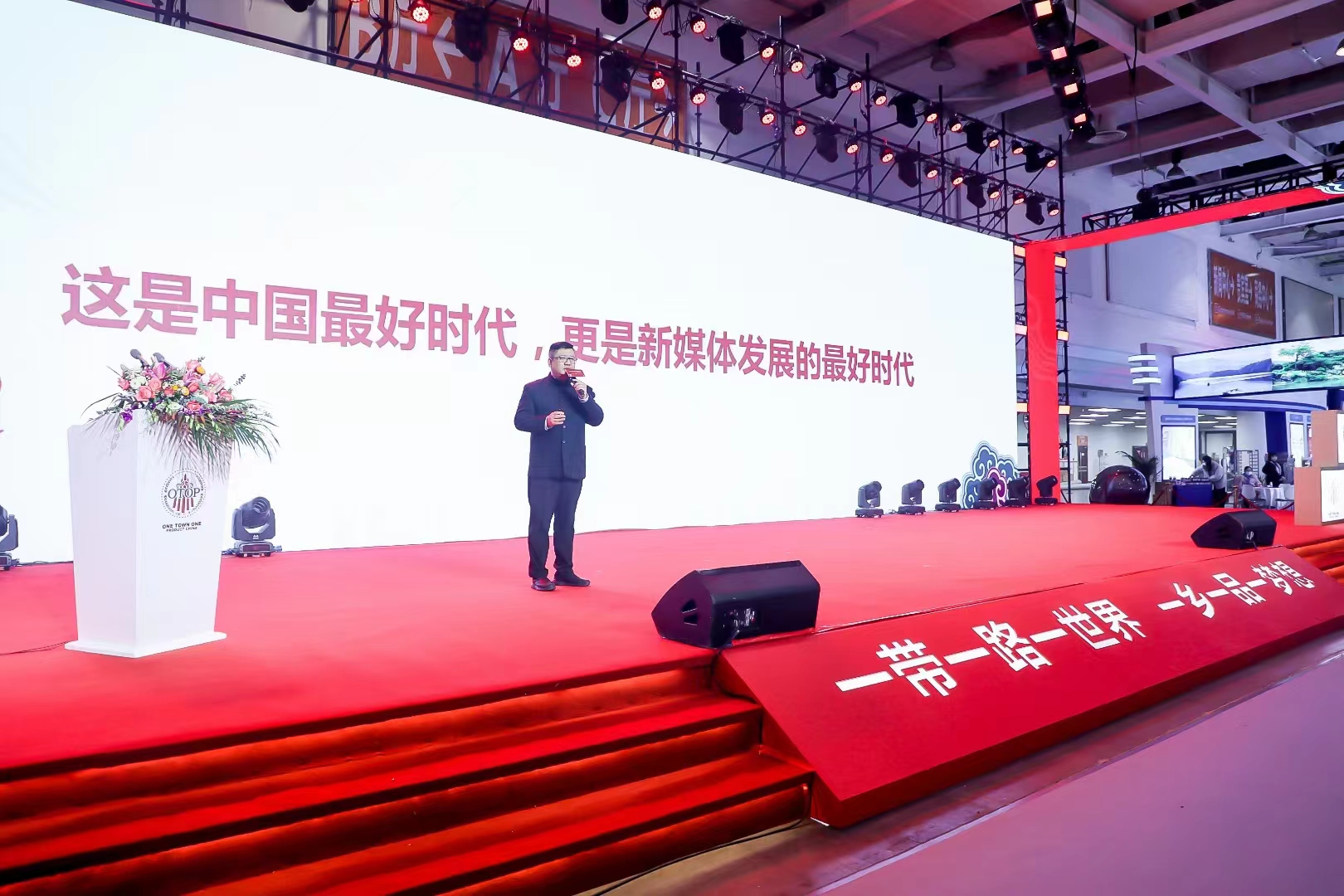 郑长宁，紧跟媒体时代的发展脚步